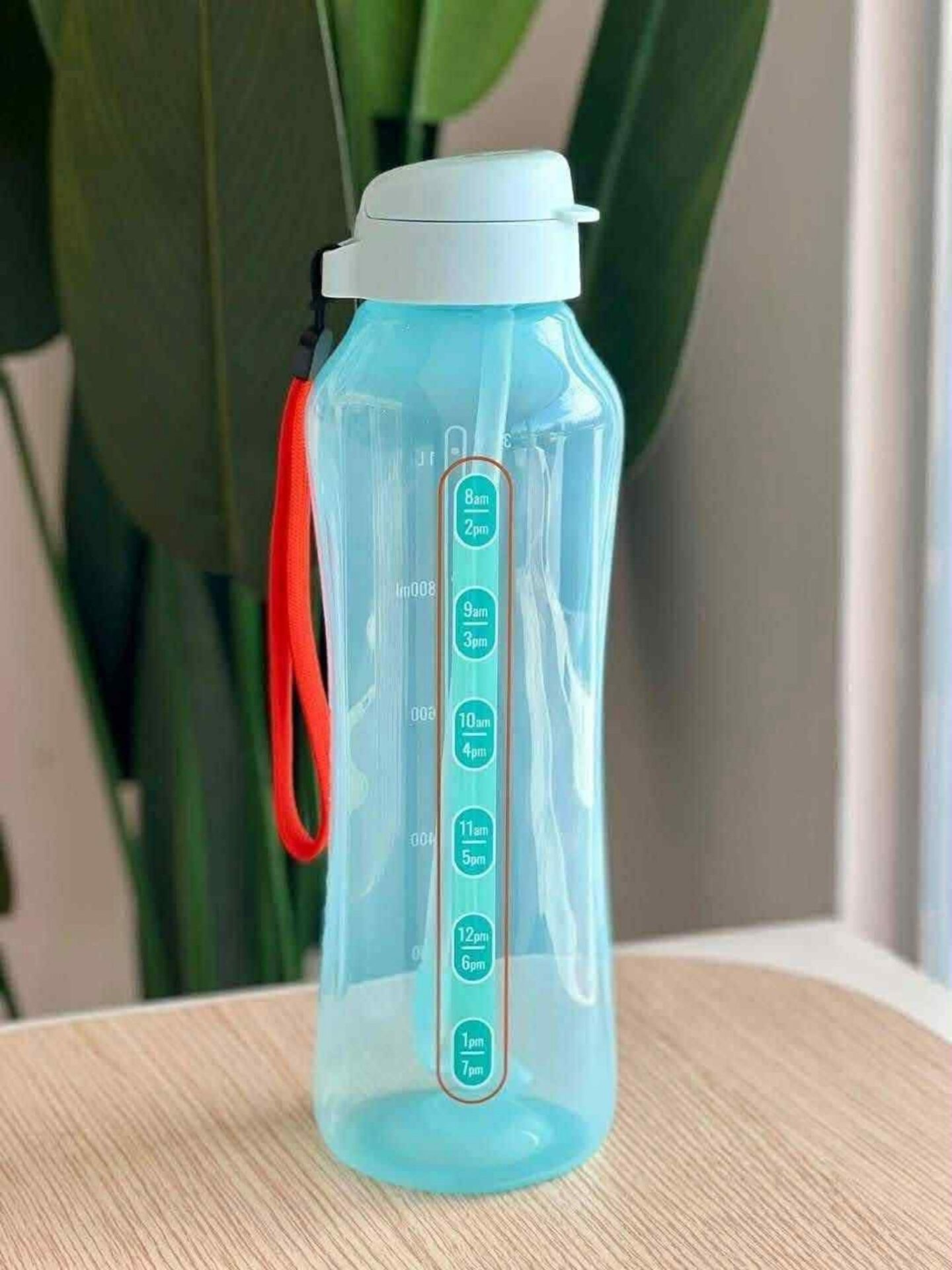 Vodička 1,2l s vyskakovacou slamkou a pútkom, bledomodrá