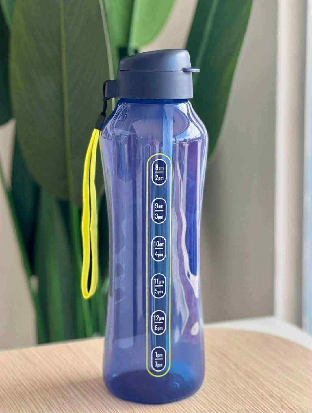 Vodička 1,2l s vyskakovacou slamkou a pútkom, tmavomodrá